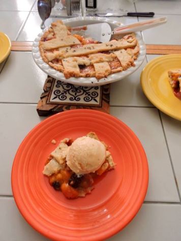 jeans-homemade-peach-icecream-with-pie-1