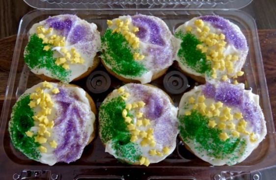 kitchen mardi gras cupcakes jan 20 - 1
