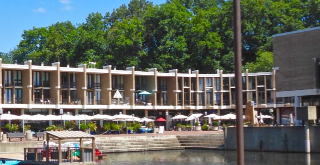 lake anne washington plaza aug 19 2022 - 1